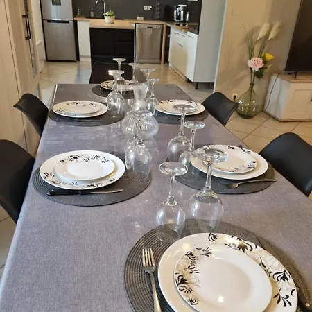 Maison Charentaise * Juillac-le-Coq