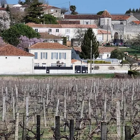 Maison Charentaise * Juillac-le-Coq