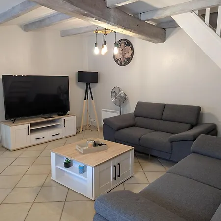 Maison Charentaise * Juillac-le-Coq