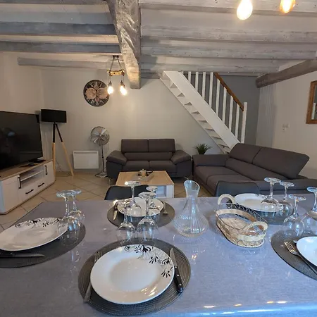 Maison Charentaise * Juillac-le-Coq