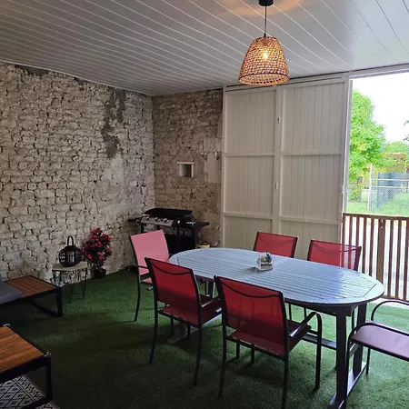 Сasa de vacaciones Maison Charentaise Juillac-le-Coq