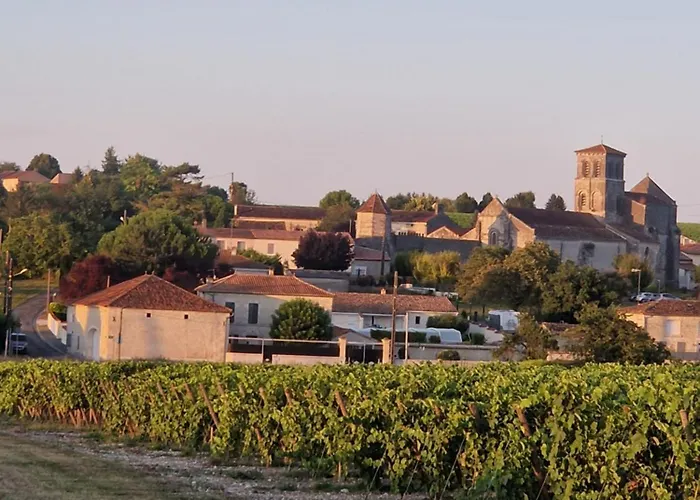 Semesterbostad Maison Charentaise