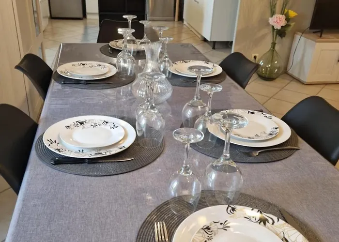 Maison Charentaise * Juillac-le-Coq