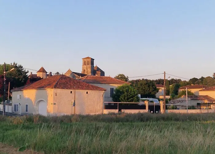 Semesterbostad Maison Charentaise