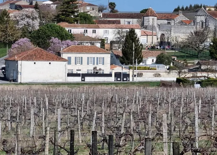 Maison Charentaise * Juillac-le-Coq