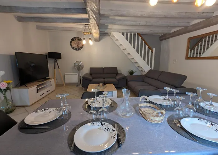 Maison Charentaise * Juillac-le-Coq