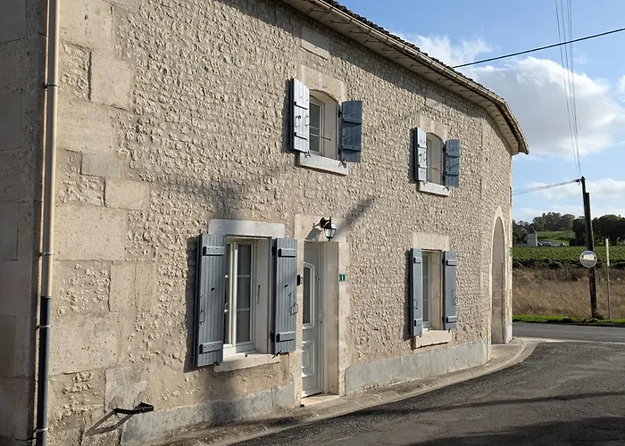 Maison Charentaise * Juillac-le-Coq